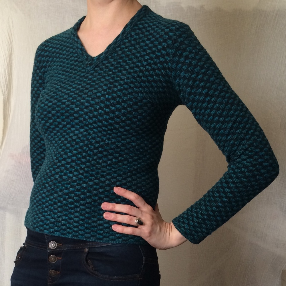 Fitted Sweater Turquoise Black Check – Unusual!
